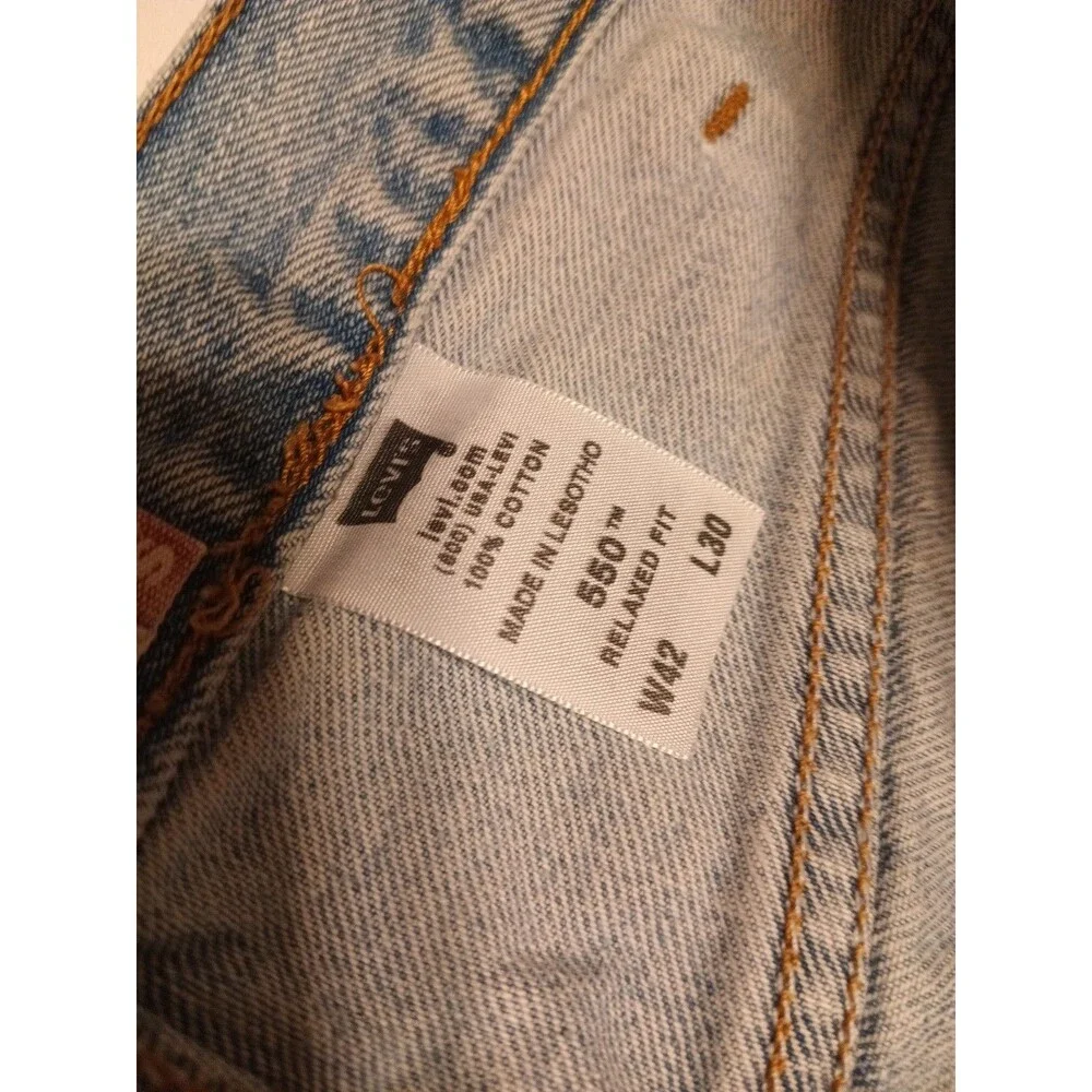 Vintage Levis 550 Jeans Mens 42x30 Light Wash Relaxed Fit Blue Denim Made USA